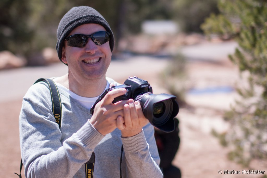 _MG_6870.jpg - Bryan likes to shoot photos like i do.